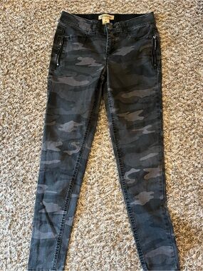 Democracy Women's Camouflage Skinny Jeans - Black/Grey